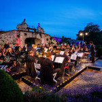 Konzert der Osnabrücker Bläserphilharmonie im Innenhof des Schlosses Gesmold in Melle © Detlef Heese